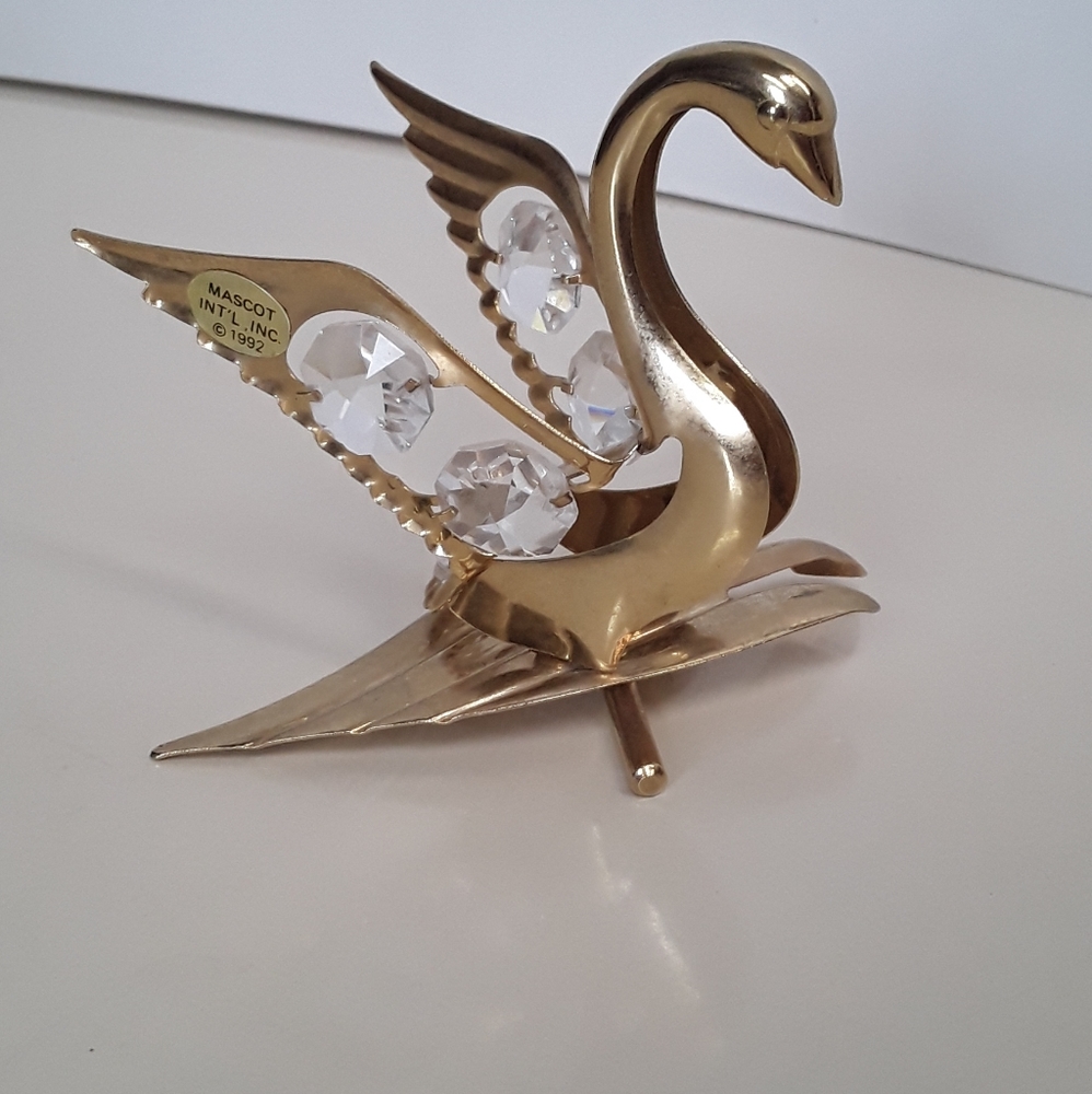 Swan figurine vintage 1992